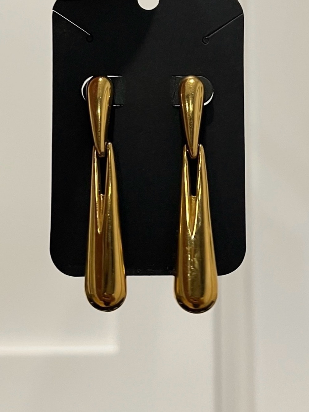 Vintage gold tone drop pierced earrings